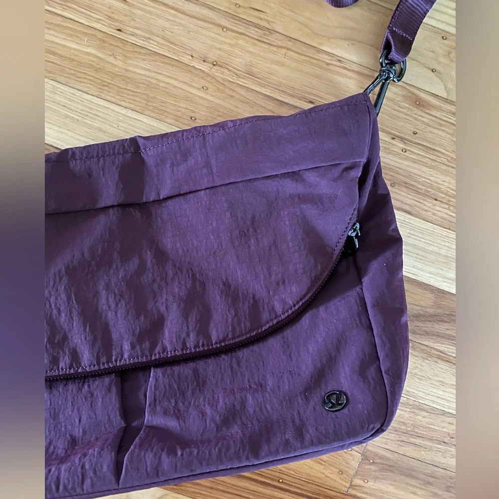 Lululemon Festival Bag, 10L, like new - Picture 3 of 12
